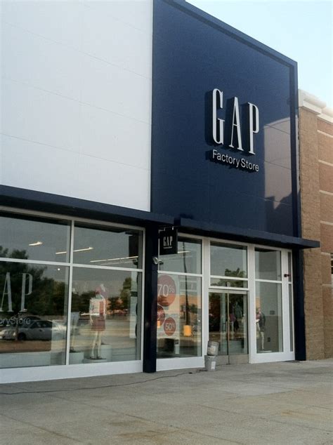 Gap Outlet - 12 Reviews - Outlet Stores - 10 Mystic View Rd, Everett ...