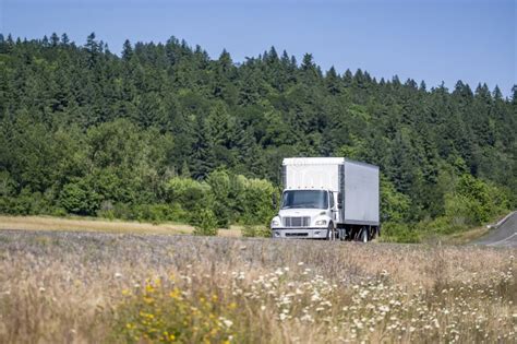 Popular Day Cab Middle Duty Rig Semi Truck With Box Trailer Making