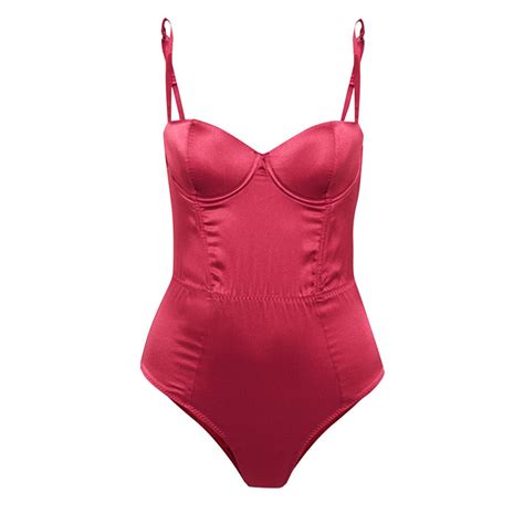Saint Valentin lingerie sexy Magazine ELLE Québec Tendances mode beauté lifestyle