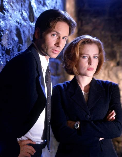 David Duchovny and Gillian Anderson kiss at 'X-Files' reunion