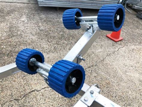 series wobble rollers boat trailer  disc brakes  sale