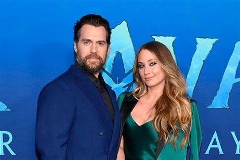 Avatar 2 Henry Cavill se lució junto a su novia en el avant premier