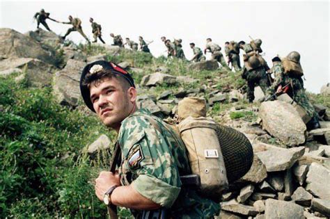 Russian Soldier during the First Chechen war, 1995. [1600 × 1064 ...