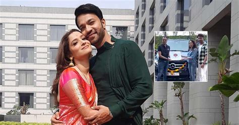 Ankita Lokhande Her Hubby Vicky Jain Welcome Mercedes Benz V Into