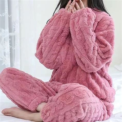 Pyjama en velours pour vos soirées d hiver Moment Cocooning