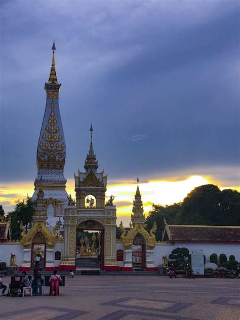 ตำนานประวัติพระธาตุพนม อธาตุพนม จนครพนม ๑๐๘ พระเกจิ