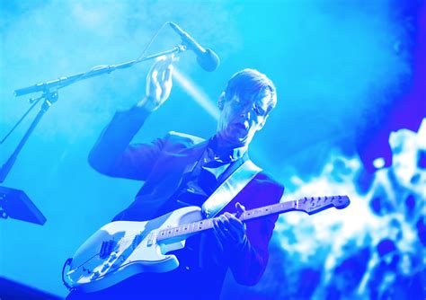 Radiohead's Ed O'Brien announces signature Fender guitar - Consequence