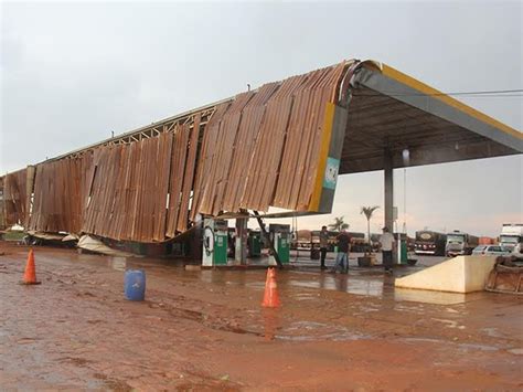 G1 Chuva e ventos de até 95 km h causam estragos em município de MS