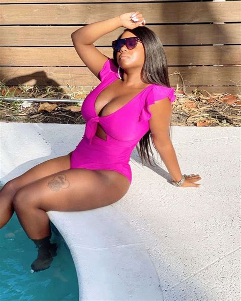 The 27 Best Swimsuits For Sagging Breasts (+ Tips & Tricks!)