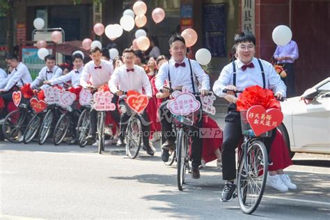 江西遂川：集体婚礼倡新风 人民图片网