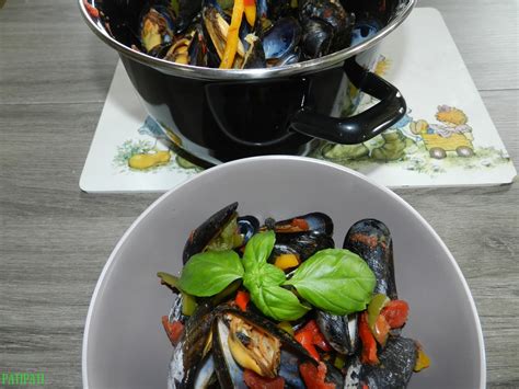 Moules Sauce Proven Ale Piquante Au Basilic