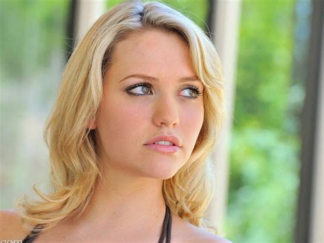 Gambar Mia Malkova Profile Gatotkaca Search