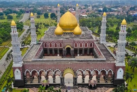 Masjid Dengan Arsitektur Memukau Istiqlal Hingga Kubah Emas Okezone