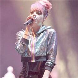 Lily Allen On Stage Upskirt Vagina Flash