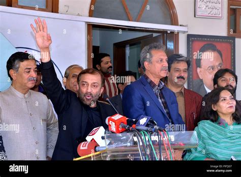 Mqm Leader Dr Farooq Sattar Talking To Media Persons Along With Newly