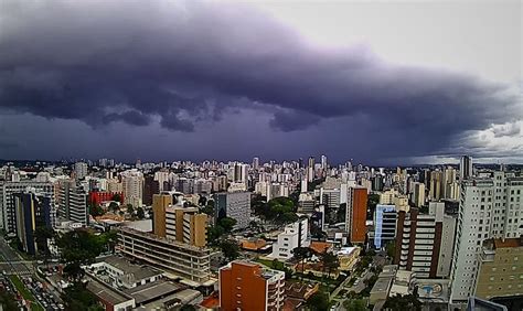 Forma O De Chuva Intensa E Ventania Em Curitiba Pr Na Tarde Desta