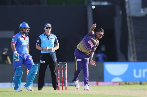 A rare sight: Sunil Narine bowling in short sleeves | ESPNcricinfo.com