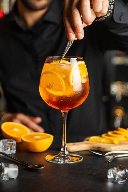 Copo De Coquetel De Aperol Spritz Coquetel De Casca De Laranja