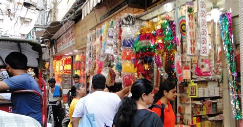 14 Best Markets For Street Shopping In Delhi & Their Best Finds | LBB