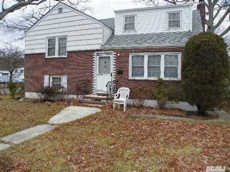 41 Cornell St Islip Ny 11751 ®