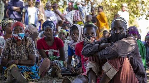 ONU Famílias em Moçambique abrigam deslocados de Cabo Delgado