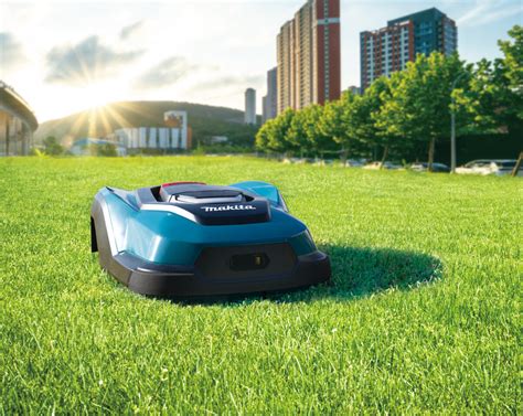 Makita Launches First Robotic Mower Turf Matters Makita Launches