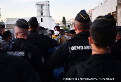 France évacuation d un camp de migrants dans le nord de Paris