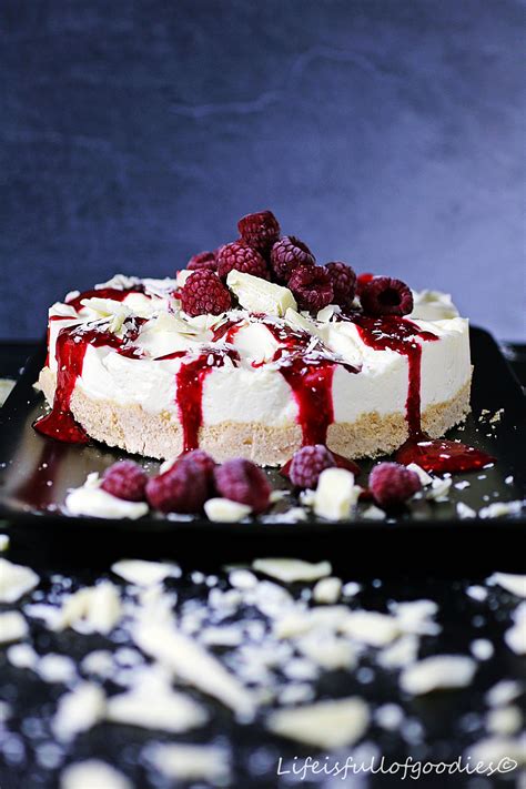 White Chocolate Cheesecake mit Himbeertopping Weiße schokolade und