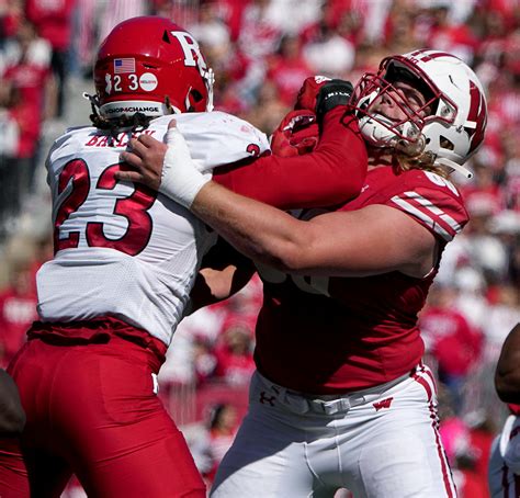 3 Takeaways From Wisconsin Football S Fifth Spring Practice Offensive Line Depth Remains A Question