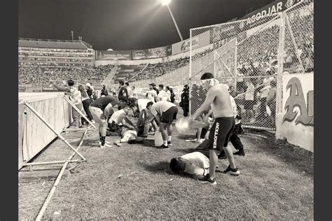 Avalancha De Fanáticos Provoca Tragedia En Fútbol De El Salvador