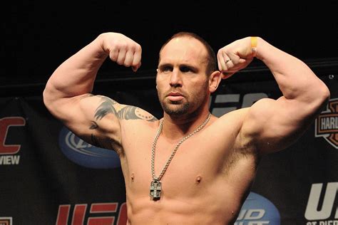 Former UFC Heavyweight Shane Carwin KOs Jason Ellis With One Arm