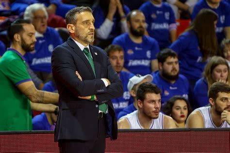 Ibon Navarro renueva con el Unicaja y seguirá en el banquillo malagueño