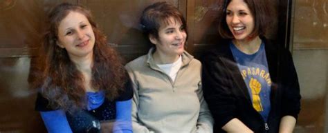 Pussy Riot A Mosca Il Tribunale Riesamina L Appello In Russia Si Alza Il Coro Del Free Riot
