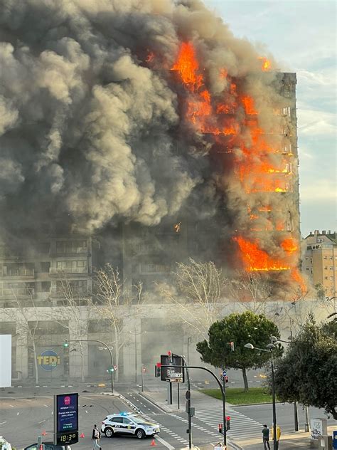 Dos Hipótesis Para El Incendio De Valencia El Poliuretano Lanzallamas