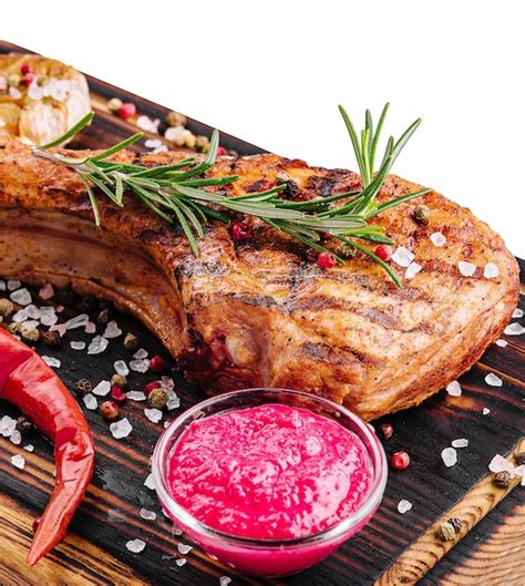 Barbacoa Tomahawk Steak En Tabla De Cortar Foto Premium