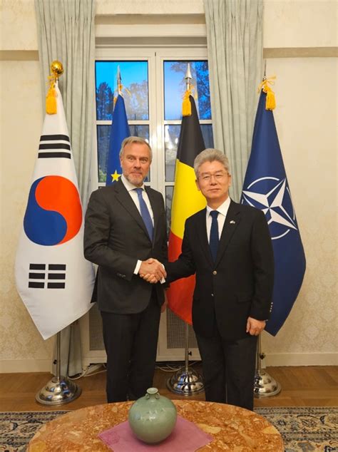 Ambassador Ryu Jeonghyun Invites Admiral Rob Bauer Chair Of The Nato Military Committee 상세보기