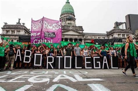 Câmara da Argentina aprova legalização do aborto