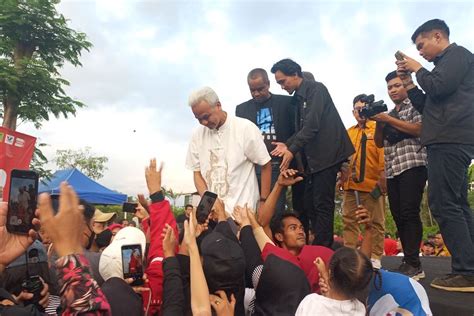 Saat Ganjar Perkenalkan Caleg PAN Kepada Pendukungnya Di Magelang