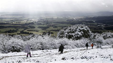 Un frente frío en el norte de la península deja nieve y hielo que