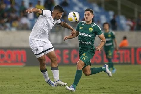 Botafogo anuncia contratação do meia Carlos Eduardo Gazeta Esportiva