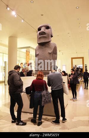 Moai Conocido Como Hoa Hakananai A Una Figura De Antepasado Bas Ltico