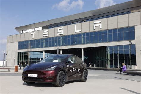 اتهامات التمييز العنصري تلاحق الشركة تسوية دعوى قضائية ضد Tesla