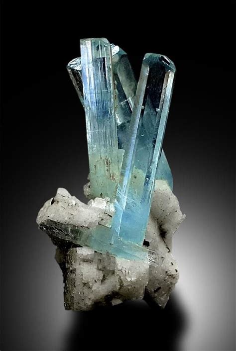 Pin By Eigil On Gems And Minerals Rocks And Minerals Minerals