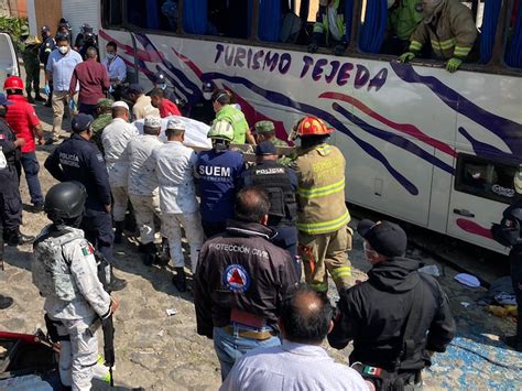 La Capital Autobus Se Impacta Contra Vivienda 19 Muertos Y 32 Heridos