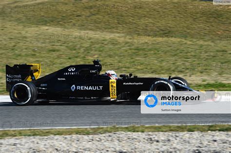 Kevin Magnussen Den Renault Sport F Team Rs At Formula One Testing