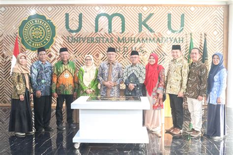 Ketua Umum PP Muhammadiyah Tandatangani Prasasti Gedung Crystal