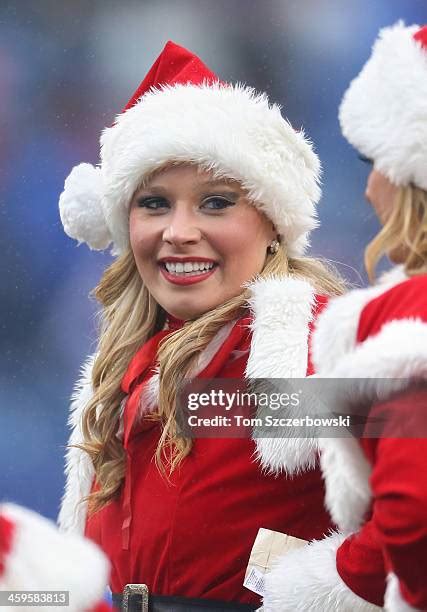 Buffalo Jills Cheerleaders Photos And Premium High Res Pictures Getty