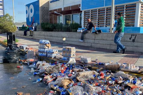 Fotos Camión deja reguero de cervezas en la Teófilo Borunda