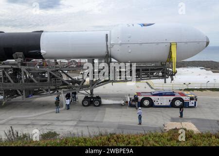 Il Razzo Spacex Falcon Sormontato Con Il Satellite Sentinel