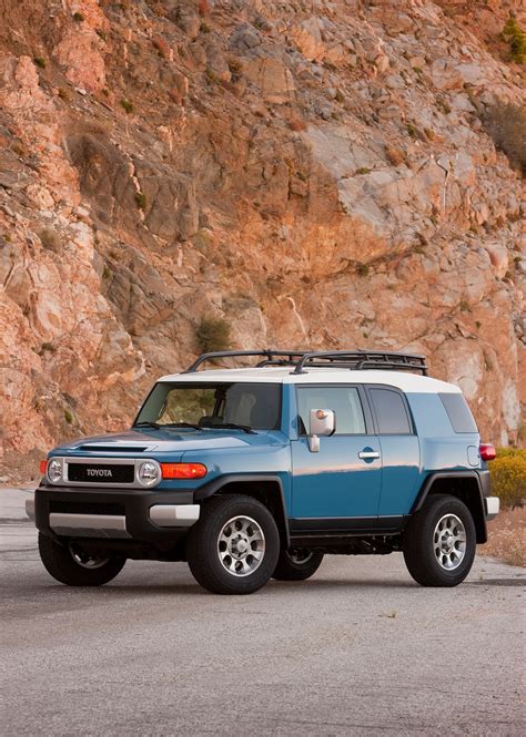 Toyota Fj Cruiser Reviews And Rating Motor Trend